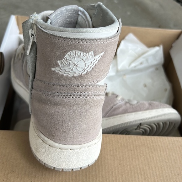 Woman’s Air Jordan’s size 6.5 - Picture 7 of 8